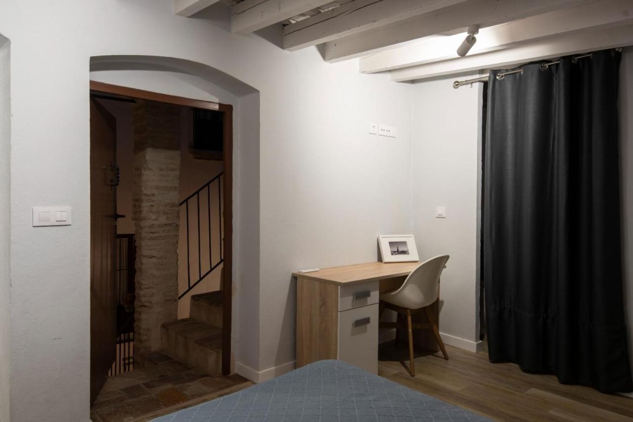 Apartamento La Casa Del Santo Кармона Экстерьер фото